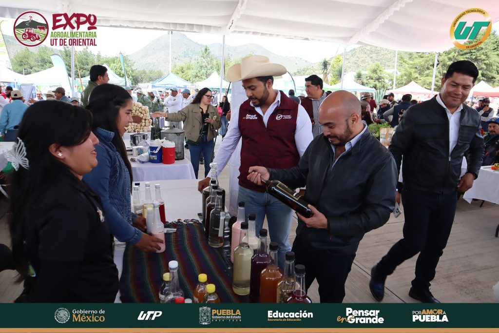 Participantes de la 4.ª Expo Agroalimentaria UT de Oriental 2026 durante actividades de innovación, tecnología y emprendimiento.