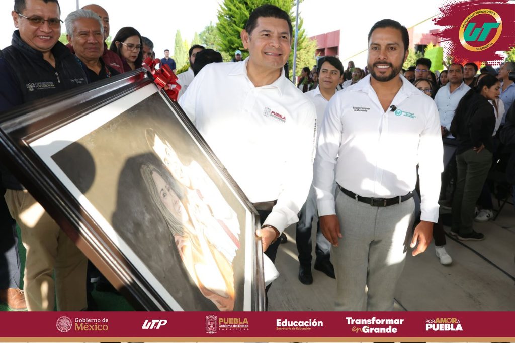 Visita del gobernador Alejandro Armenta a la Universidad Tecnológica de Oriental para la entrega de equipamiento educativo, escrituras y paneles solares.